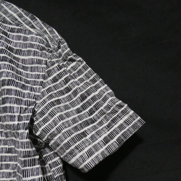 OLD NAVY | small 6-7 regular kids, boys | Short Sleeve Button-Up Front Shirt - Picture 5 of 14